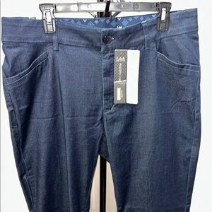 NWT Lee Blue Slim Jeans Classic Fit size 16